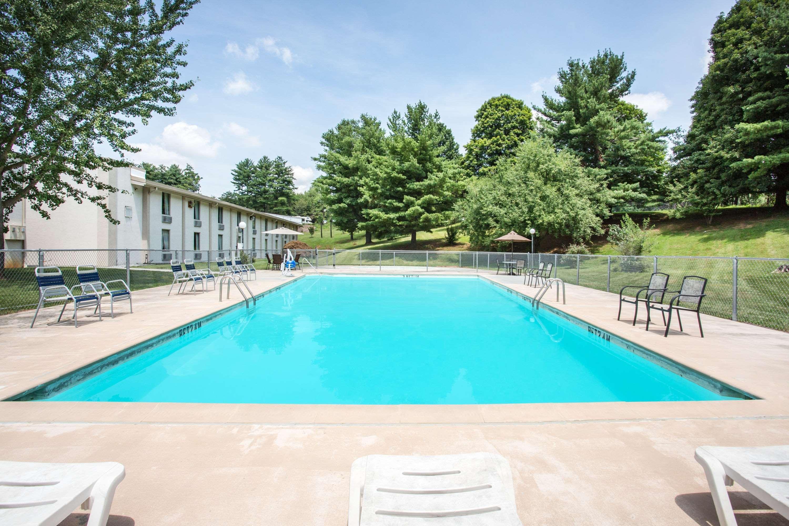 Spark By Hilton Daleville Roanoke North Экстерьер фото